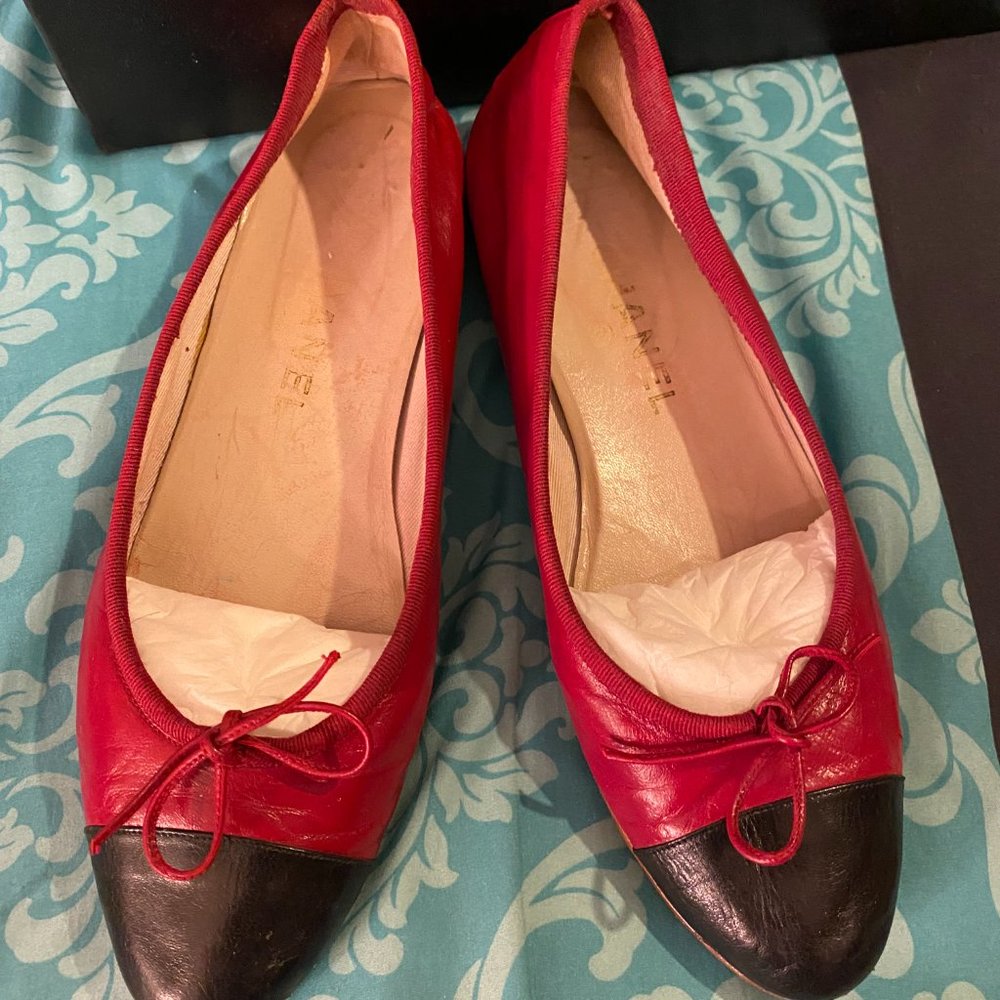 Chanel Ballett Flats Size  39.5 Black & Red Cap Toe Vintage